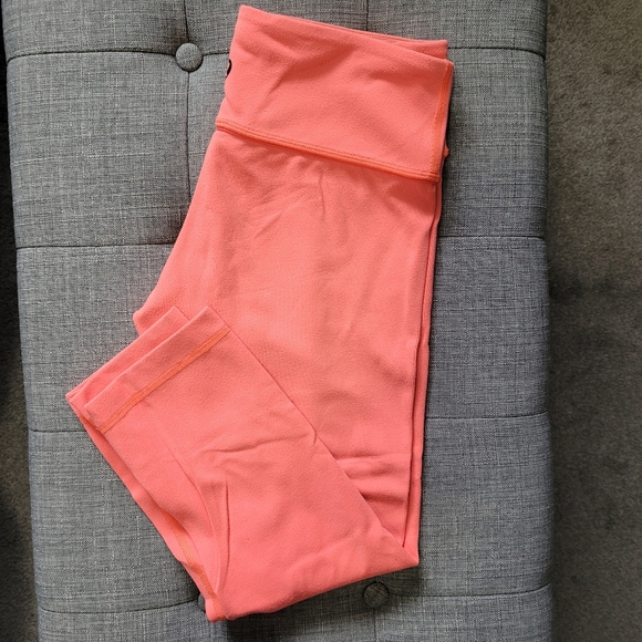 Lululemon reversible crop Sz 6 - Picture 2 of 5